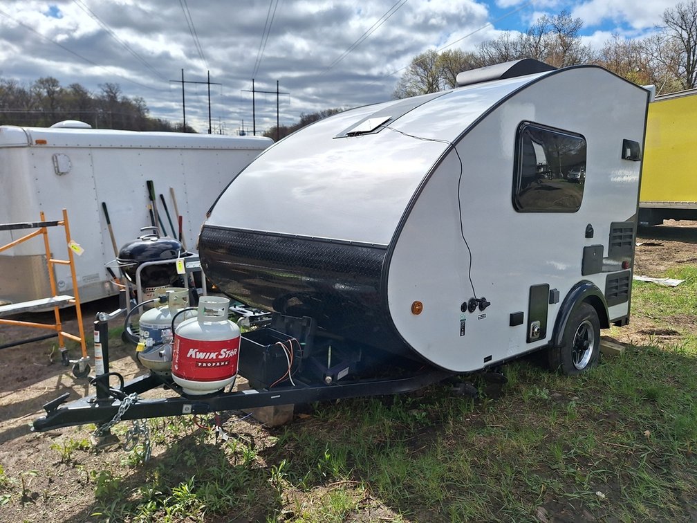 2000 Coleman 10' Single Axle Teardrop Style Camper
