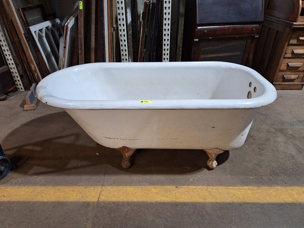Vintage Clawfoot Cast Iron Bathtub, 5'