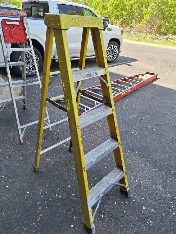 Green Bull 5' Aluminum Ladder