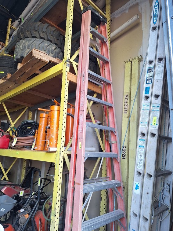 Werner 8' Fiberglass Ladder