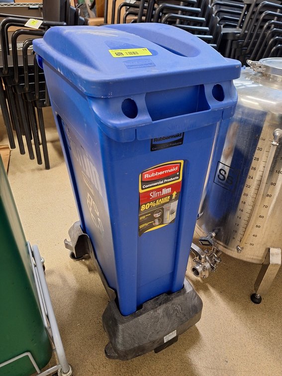 Rubbermaid Slim Jim Recycle Bin on Cart