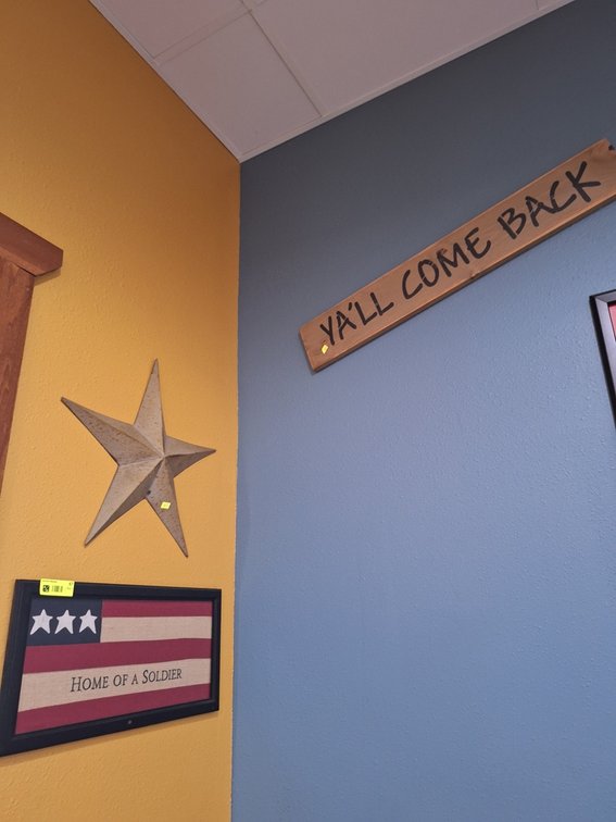 2 Assorted Wall Decor