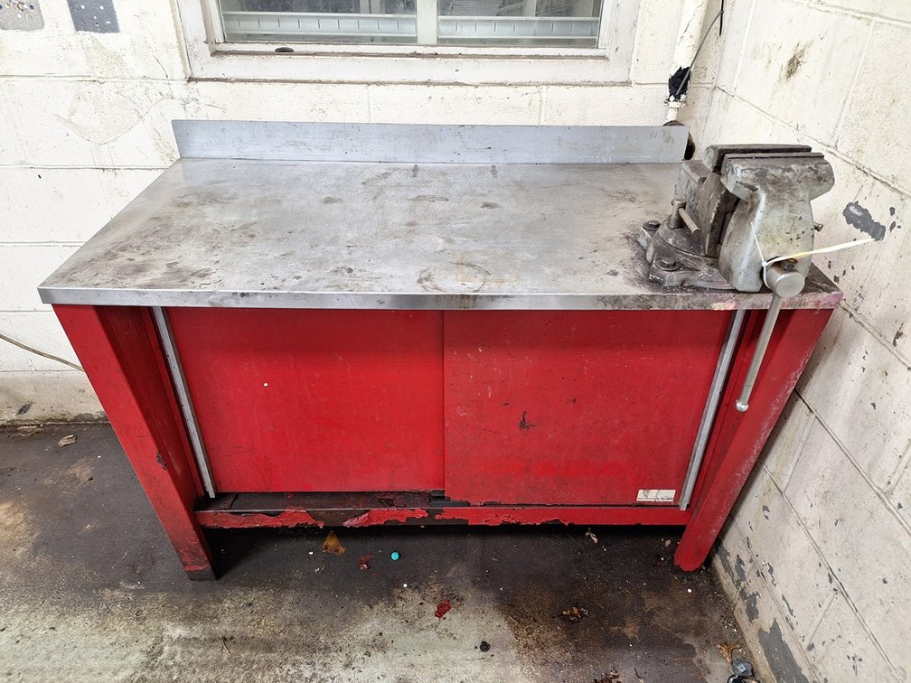 Metal Workbench with 5" Vise, 48"x25"x34"