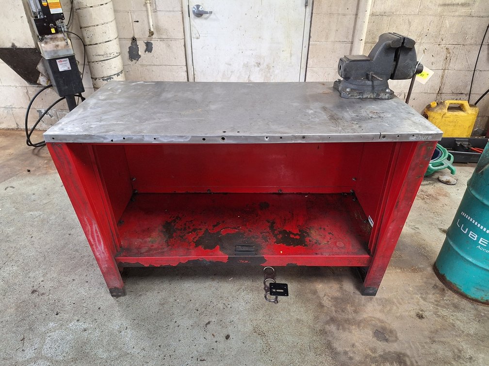 Metal Workbench with 5" Vise, 48"x25"x34"