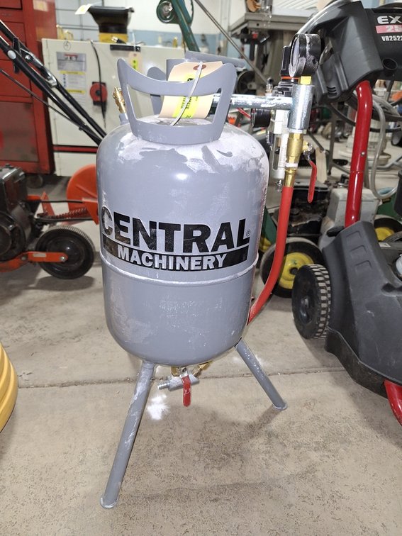Central Machinery 20LB Sand Blaster, 11"x10"x24"