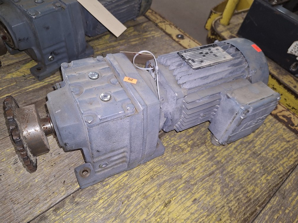 Sew-Euro Drive Industrial Electric Motor with Gear Box, 480V, 1680RPM, 18"x5"x6"