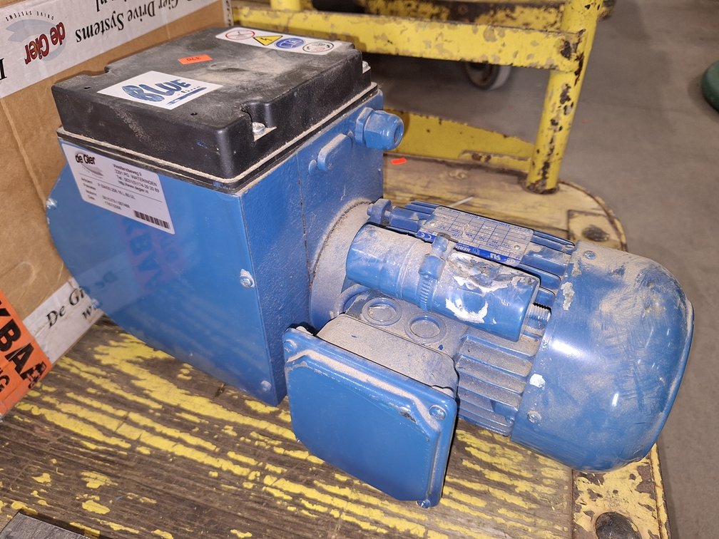 De Gier Industrial Electric Motor, 208V, 4.2A, 14"x12"x9"