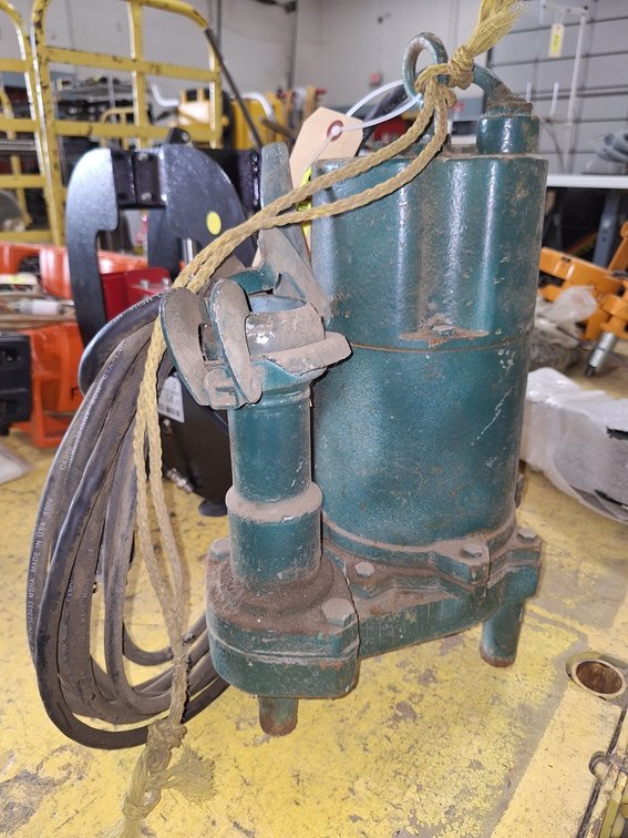 Myers Heavy Duty Electric Submersible Water Pump, 13"x6"x16"