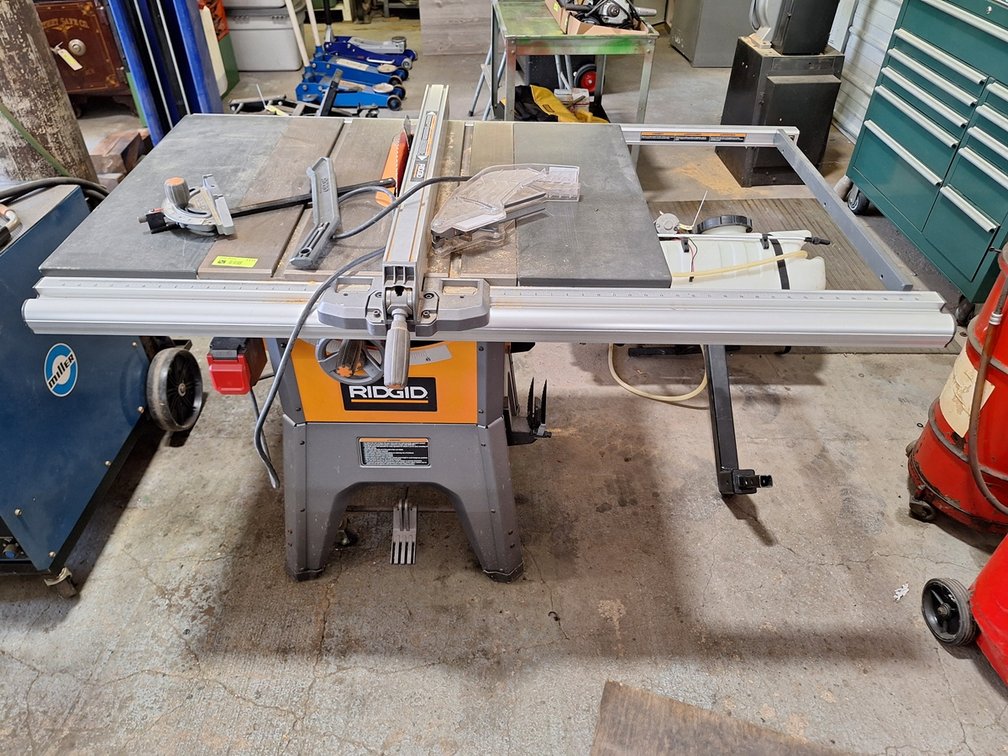 Ridgid R4512 10" Table Saw with Stand on Wheels, SN: 102900036