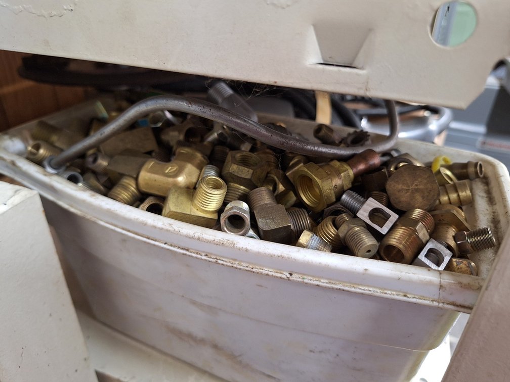 Assorted Metal Fittings
