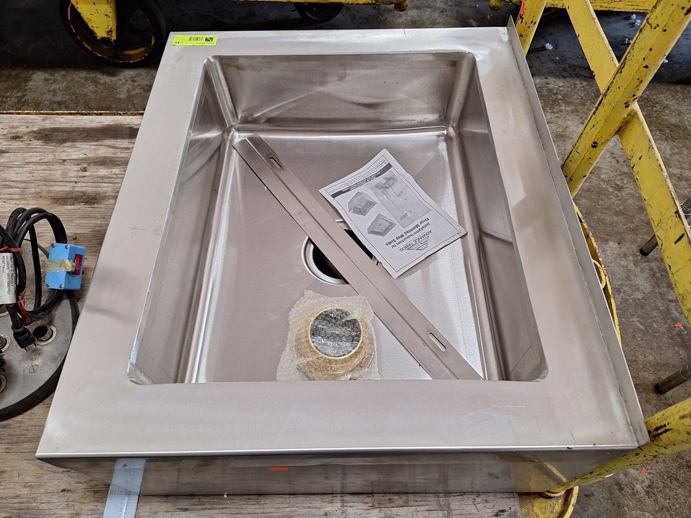 NEW SS Floor Mounted Mop Sink, 25"x21"x10"