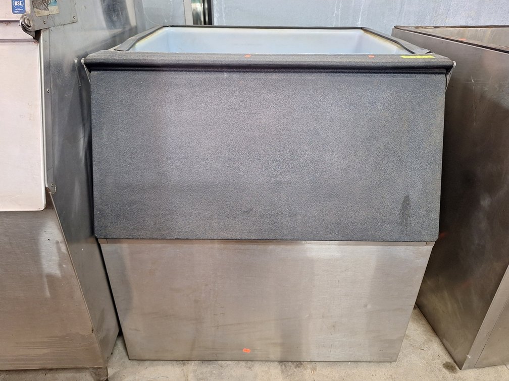 Ice Storage Bin, 32"x30"x31"