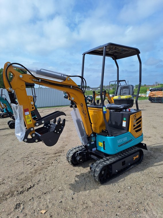 2026 CFG Mini Excavator, Model MX15R, Unused