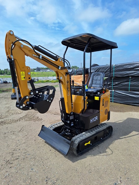 2026 CFG Mini Excavator, Model H12R, Unused
