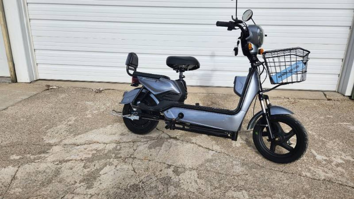 2026 SDLANCH Electric Motorcycle, Model IREV, Unused. RED COLOR