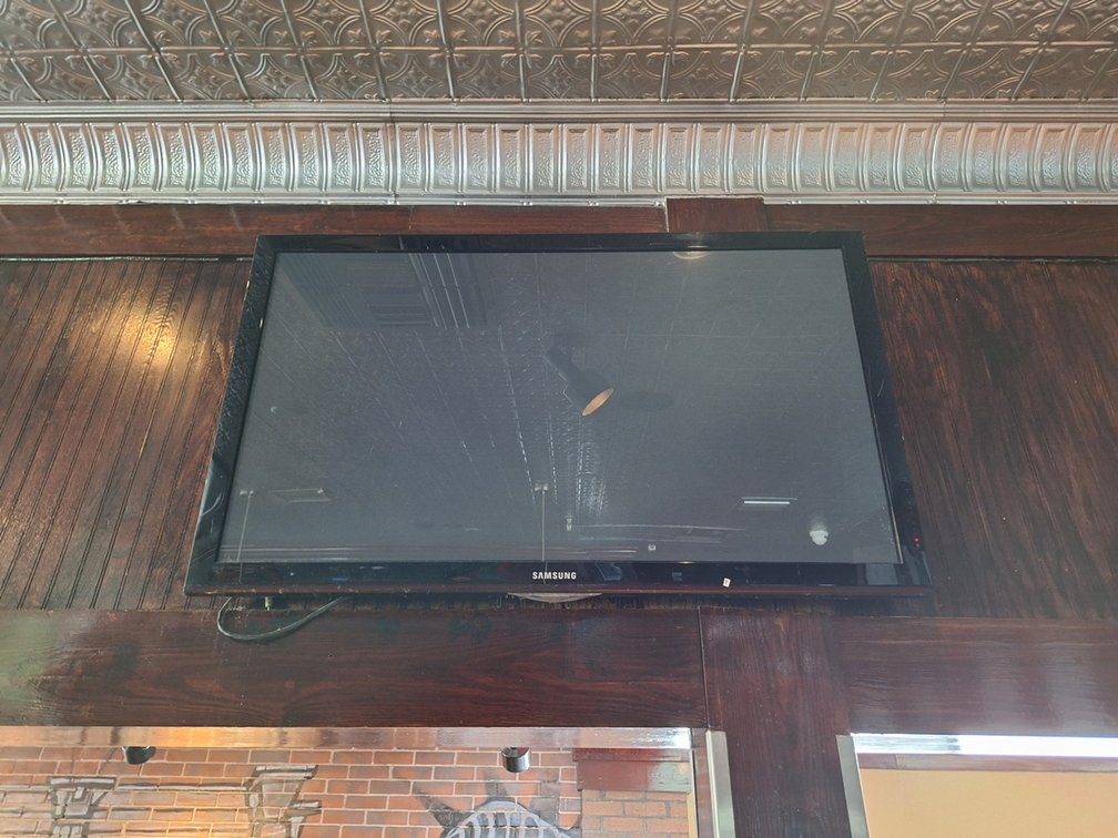 Samsung 55" LED Flat Screen TV with Wall Mount