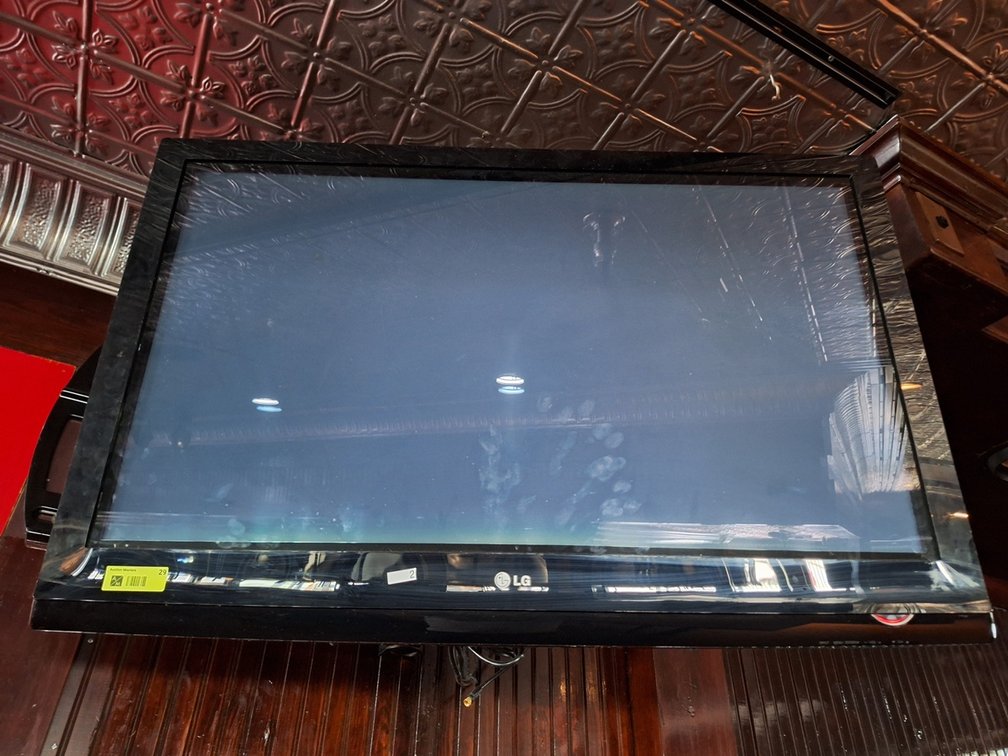 42" LED Flat Screen TV with Wall Mount
