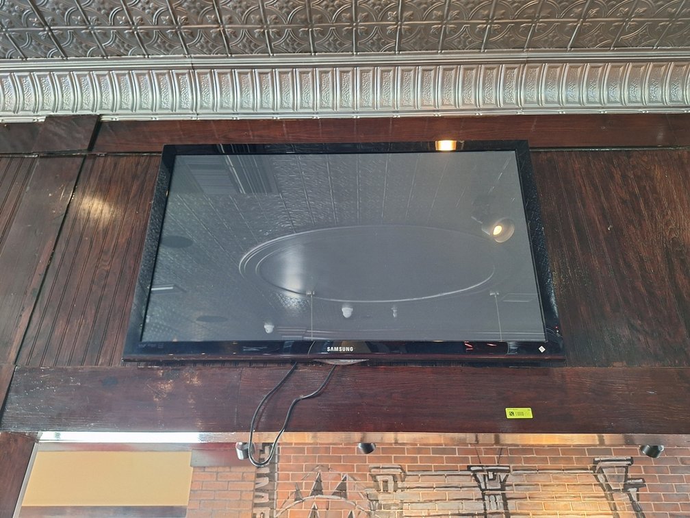Samsung 55" LED Flat Screen TV with Wall Mount