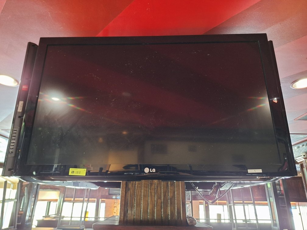 LG 46" LED Flat Screen TV with Wall Mount