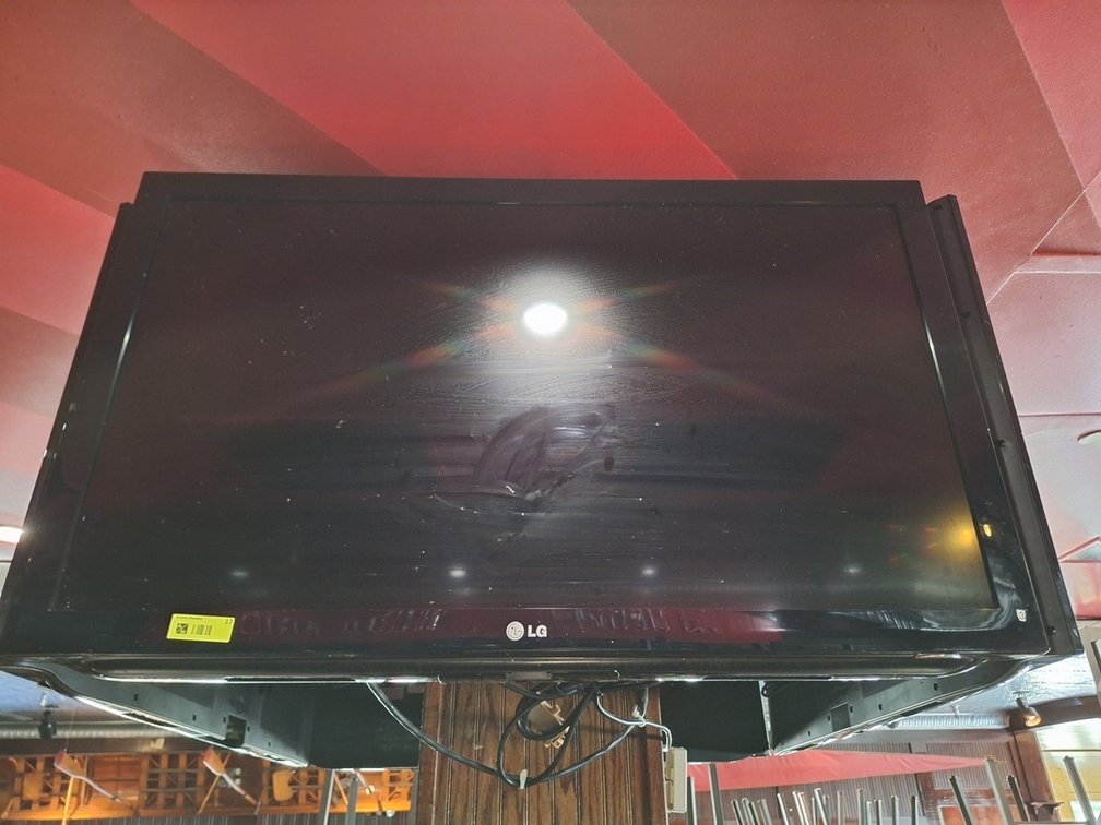 LG 46" LED Flat Screen TV with Wall Mount