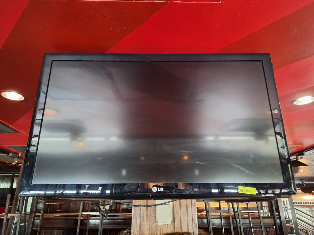 LG 46" LED Flat Screen TV with Wall Mount