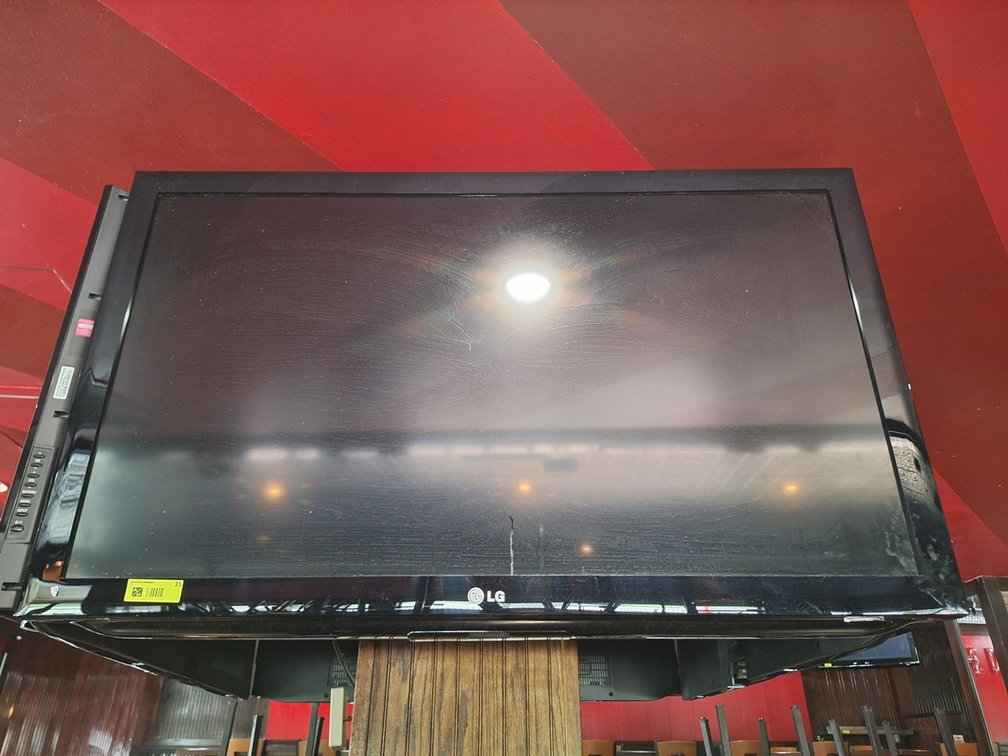 LG 46" LED Flat Screen TV with Wall Mount