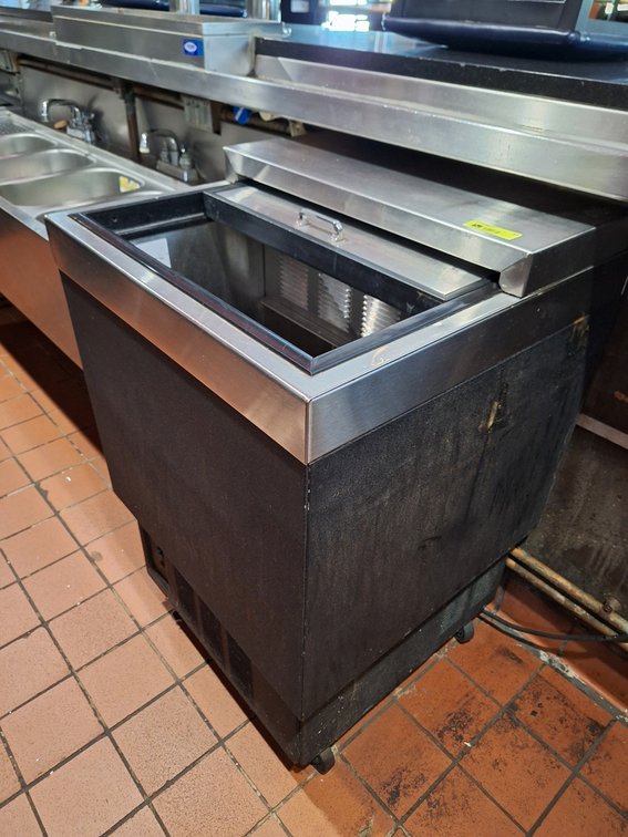 GlasTender Beverage Cooler, Model: H-24-B1, 24"x24"x38"