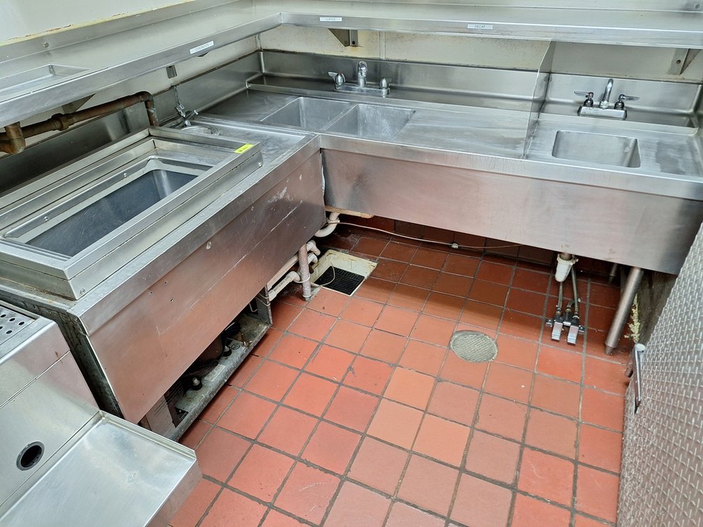 Corner Underbar Ice Cream Bin with Sink and 3-Basin Sink, 72"x64" Footprint