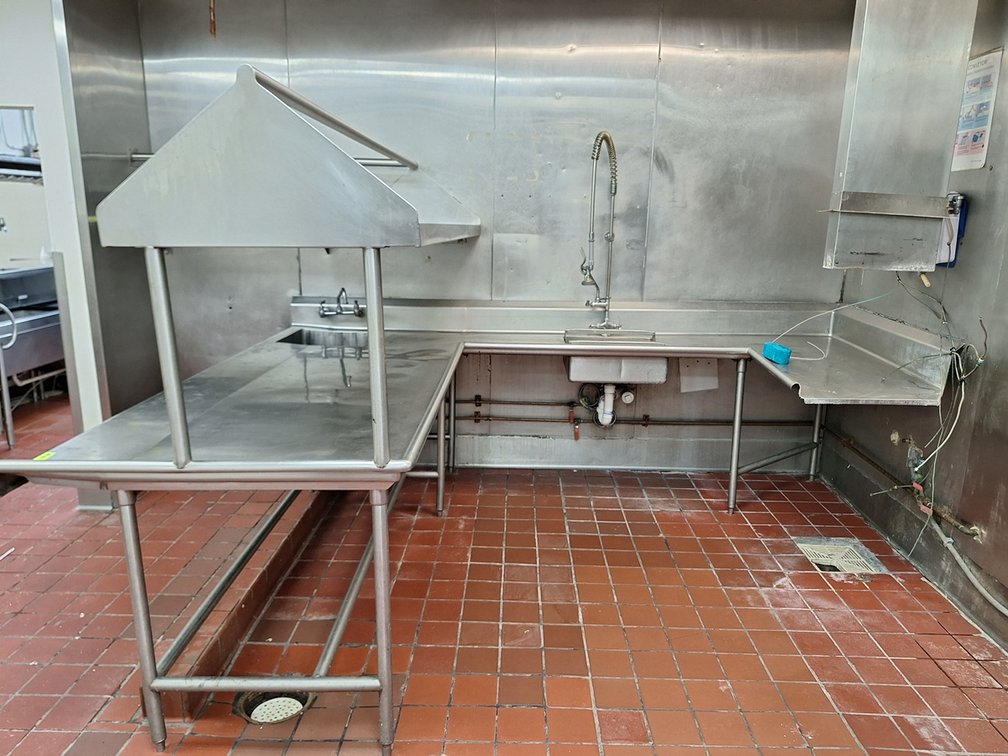 SS U-Shaped Dishwashing Station, Approx 132"x96" Footprint