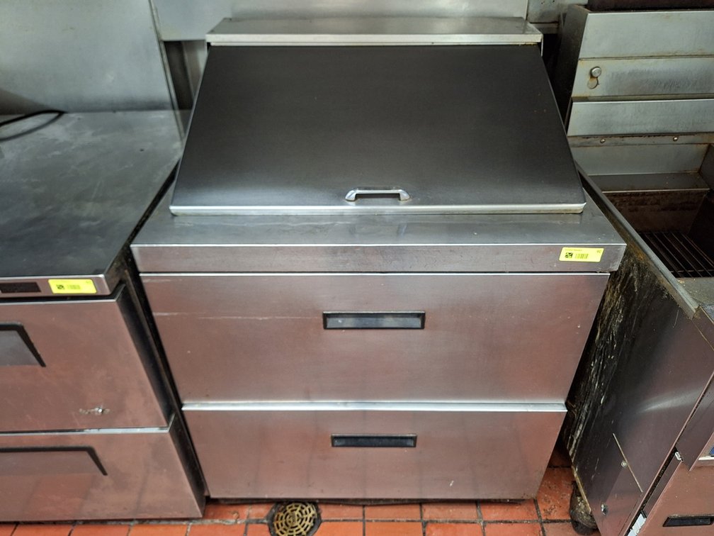 Manitowoc SS Refrigerated Prep Station on Wheels, Model: STD4432N-12N, 32"W