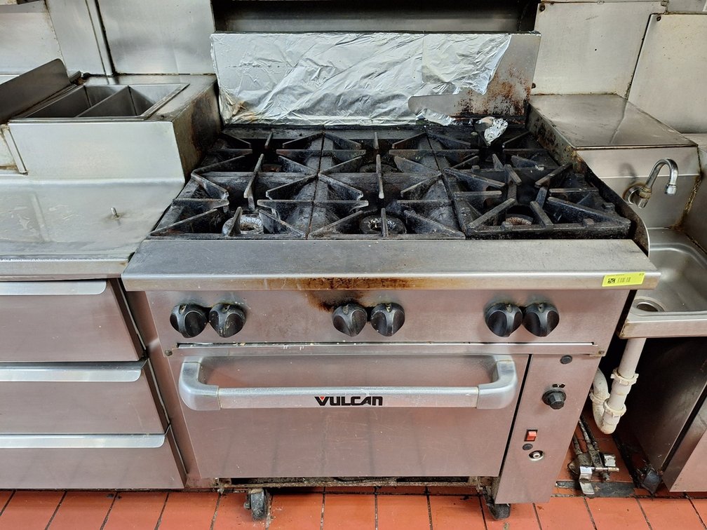 Vulcan SS 6-Burner Gas Range/Oven in Wheels, 36"