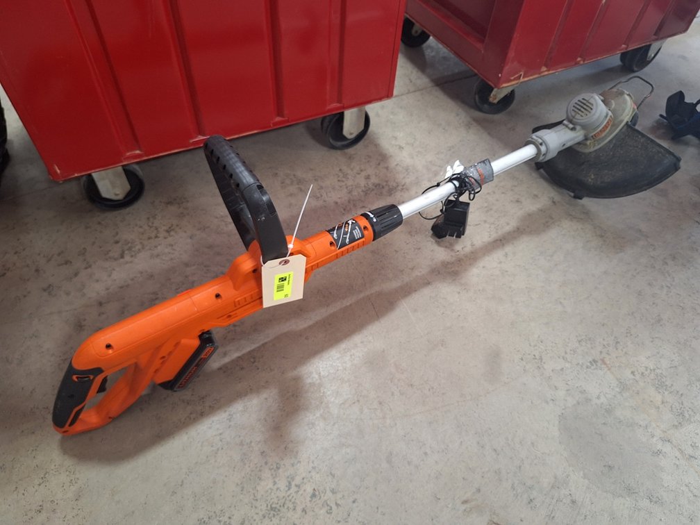 Black & Decker Cordless Trimmer/Edger, Model LST300