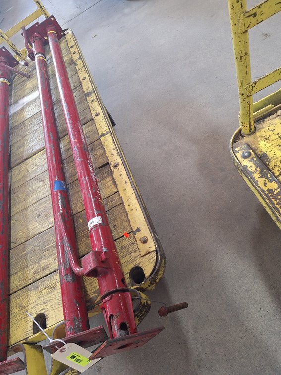 2 Adjustable Metal Posts