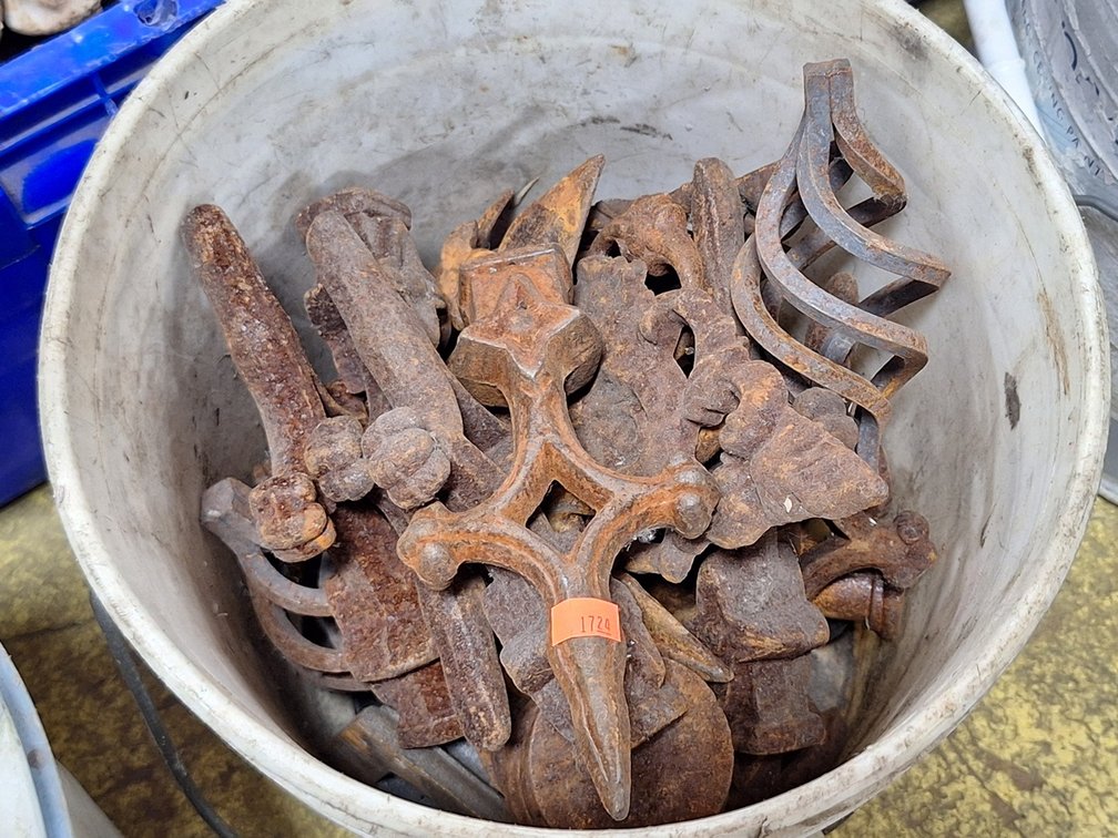 Assorted Metal Decor