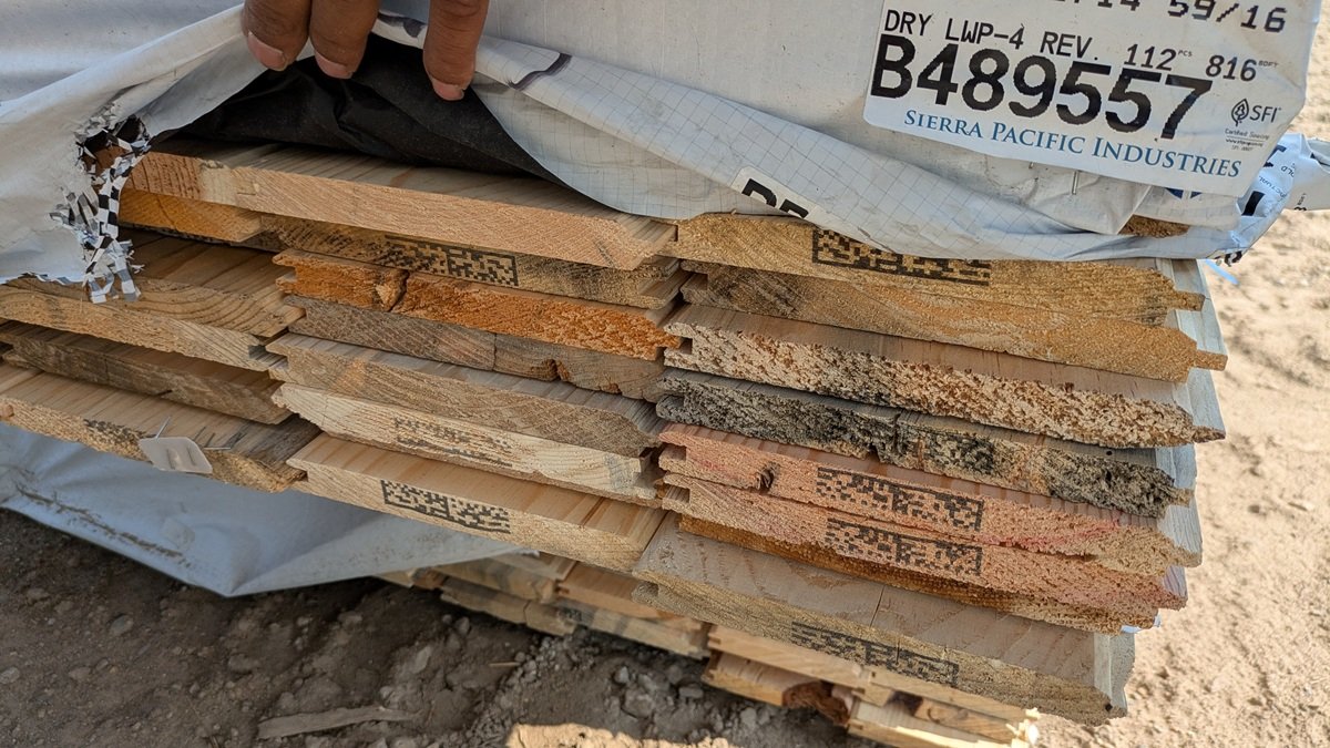 Ponderosa Pine 1"x8", UTIL LWP-4 FACE SQ BACK, 12' to 16' Lengths, 422.7 Board Feet