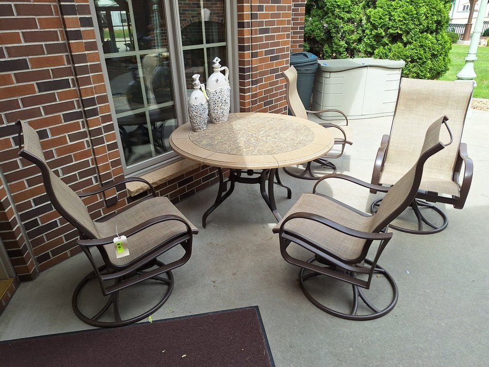 Patio Table with 4 Swivel/Rocker Chairs, 49"x29"