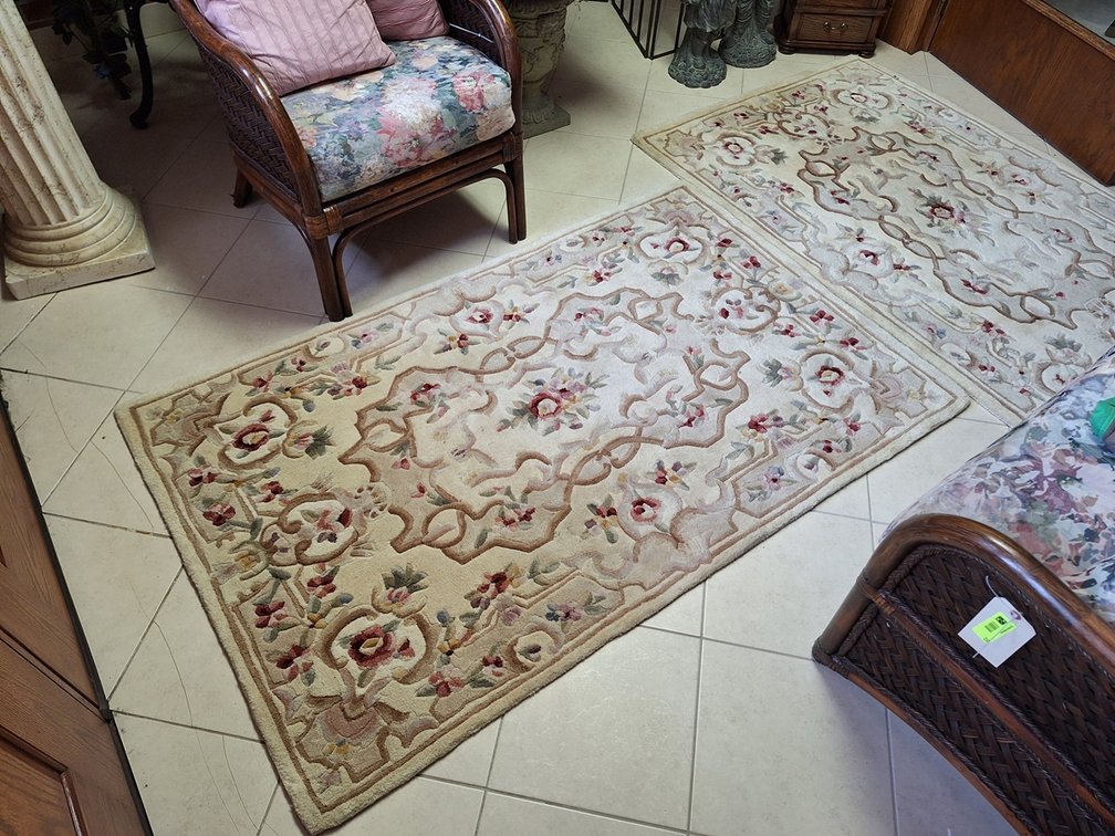 2 Floral Area Rugs Ruby Collection, 3.5'x5.5'