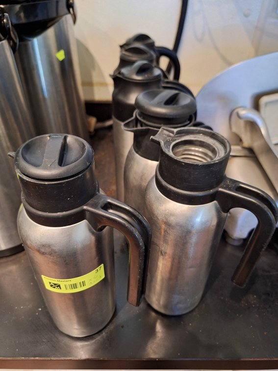 6 Creamer Containers with 5 Lids
