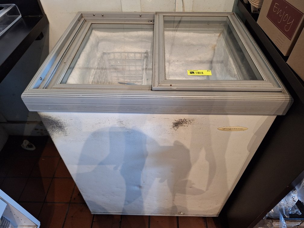 Chest Freezer on Wheels, Sliding Glass Top, 27"x23"x36"