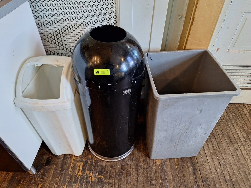 Assorted Trash Cans