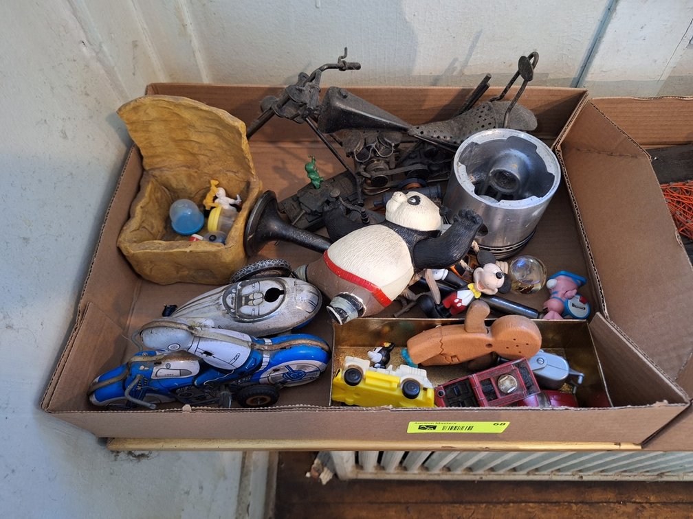Assorted Small Decor