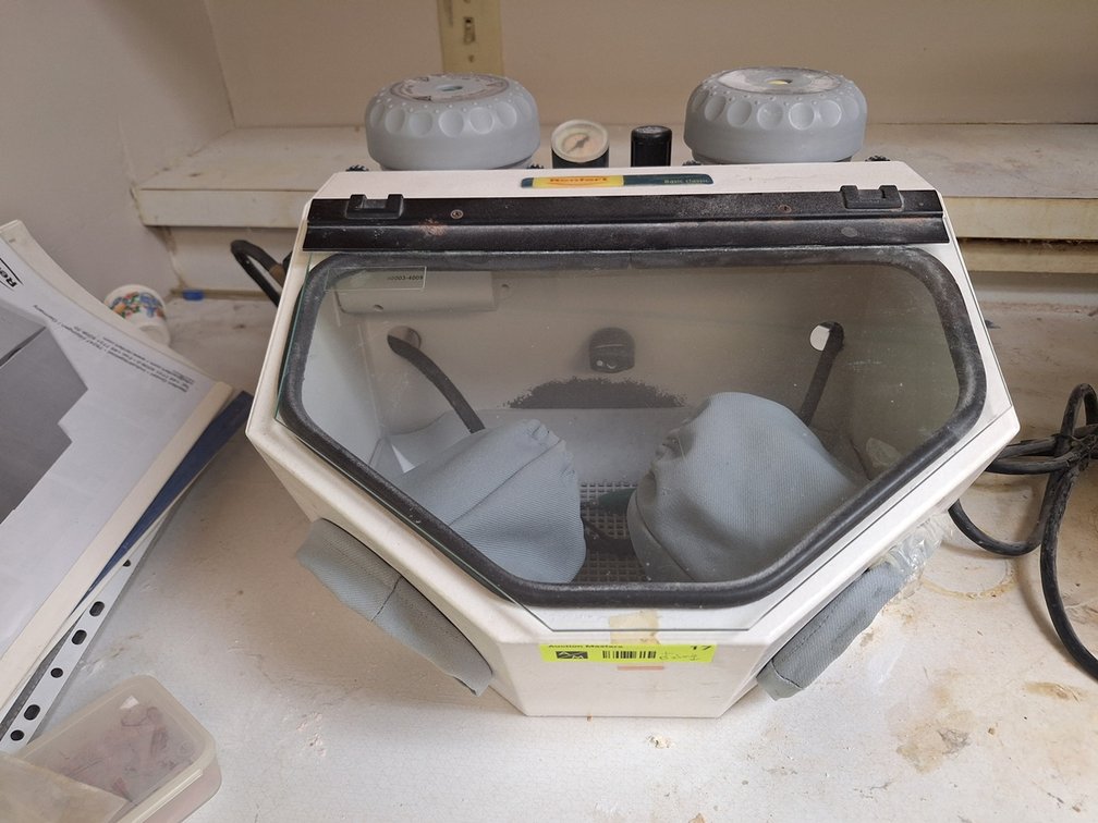 Renfert Basic Cleaner Mini Sandblasting Unit with Renfert Silent Laboratory Dust Extractor