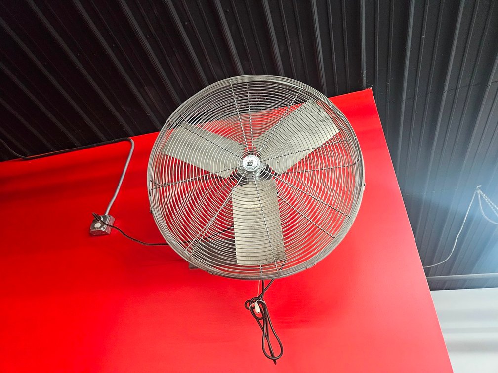 TPI 32" Wall Mounted Fan