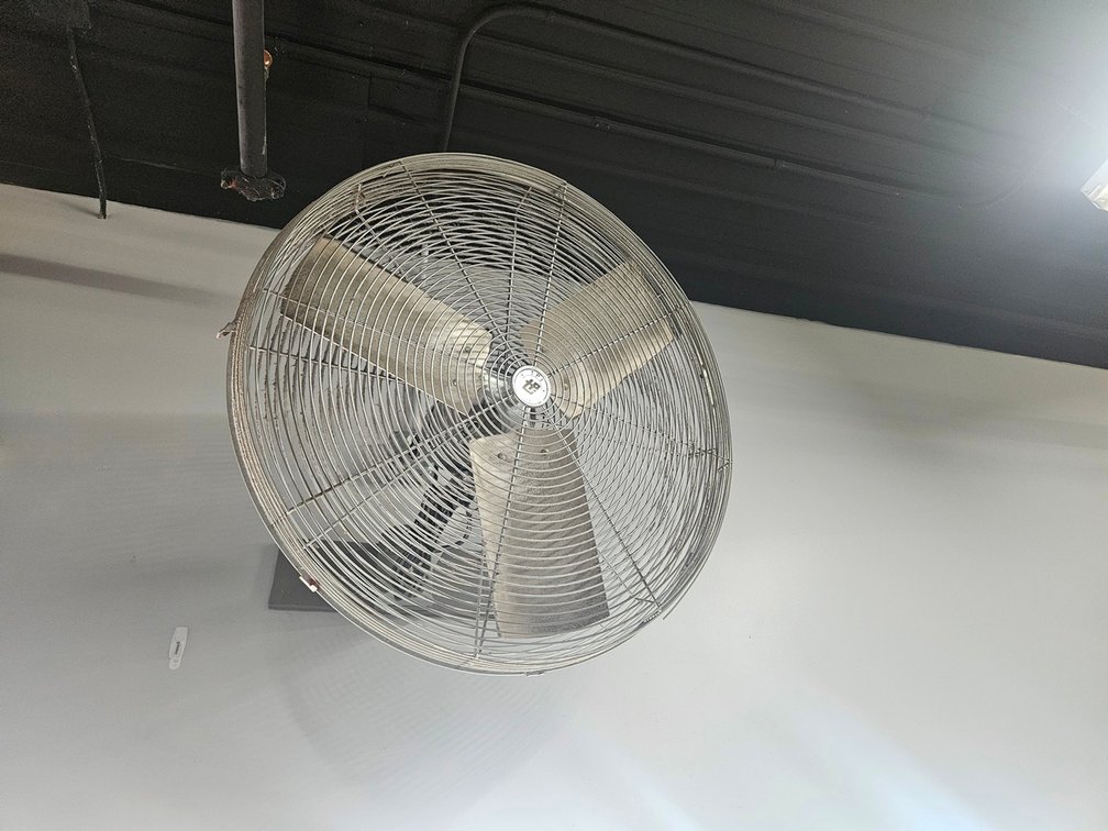 TPI 32" Wall Mounted Fan