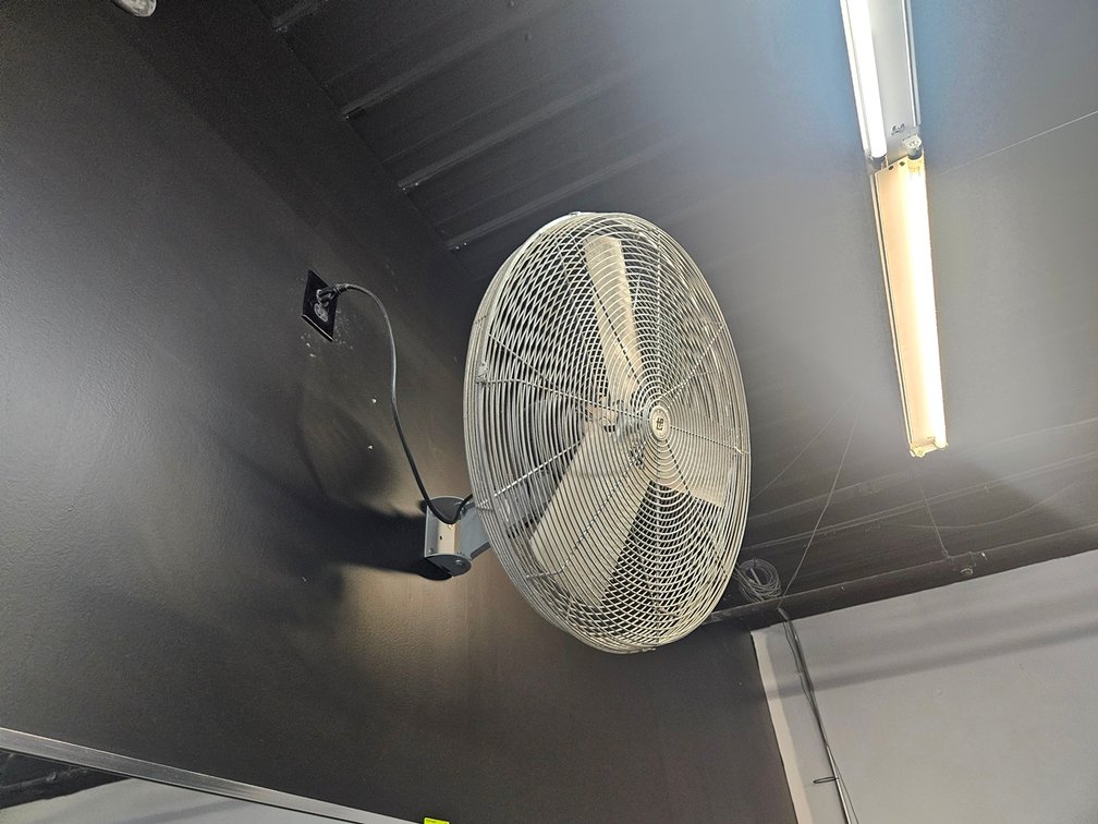 TPI 32" Wall Mounted Fan
