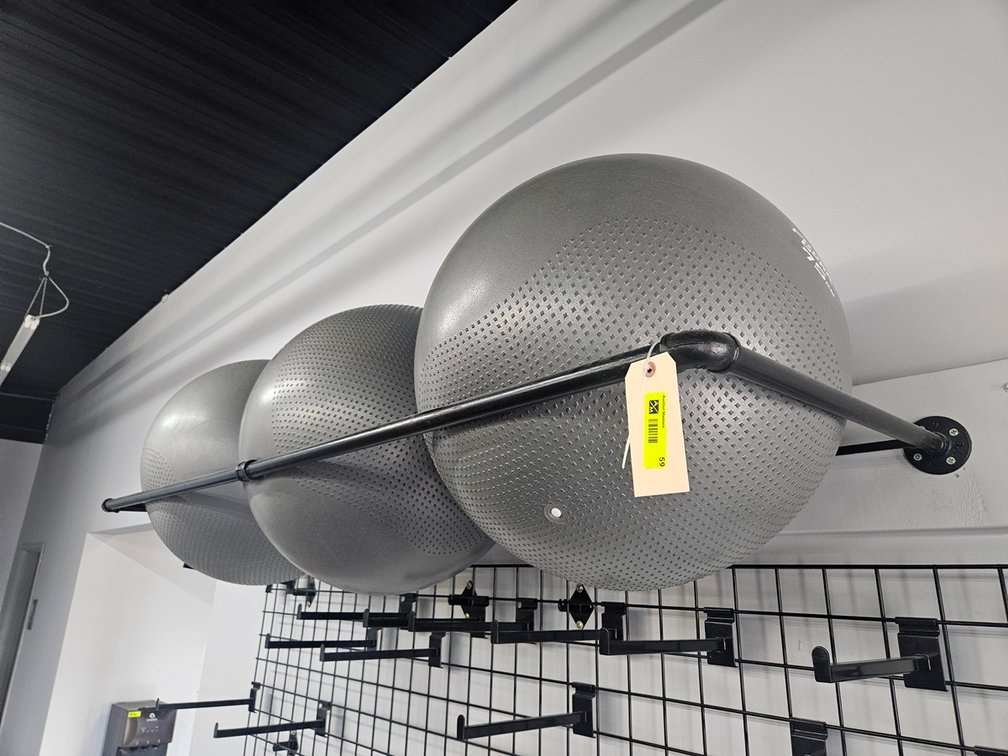 6 Fitness Gear 75cm Balls with 2 Wall Mounted Racks
