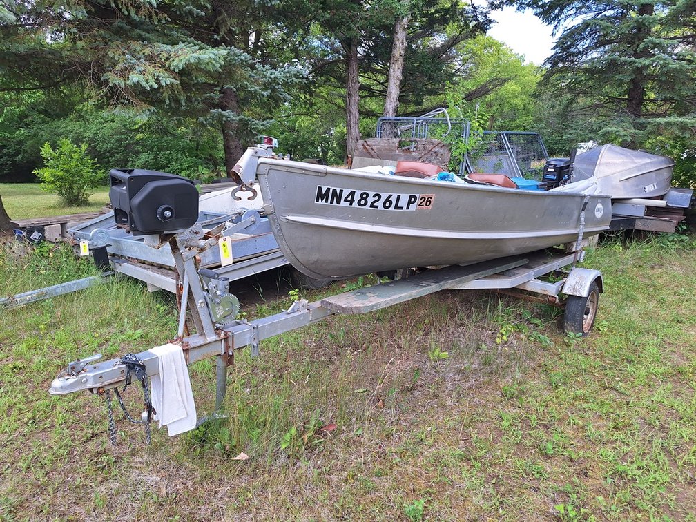 Alumacraft 14' Aluminum Fishing Boat, Mercury 25 HP, Trailer, Gas Tank