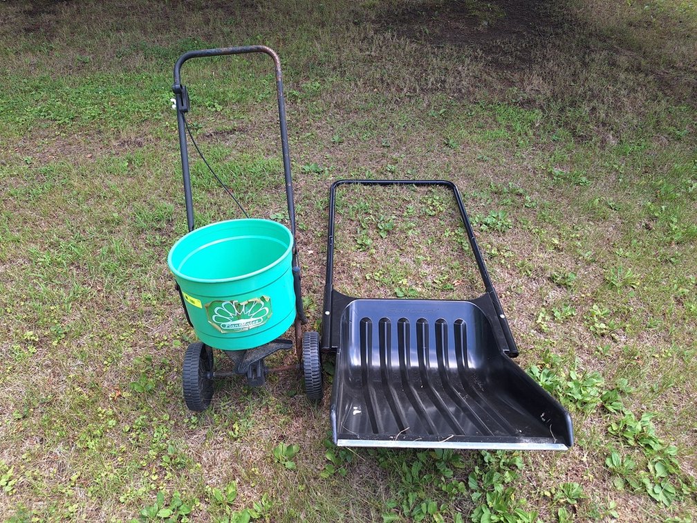 Suncast Push Shovel, Broadcast Spreader