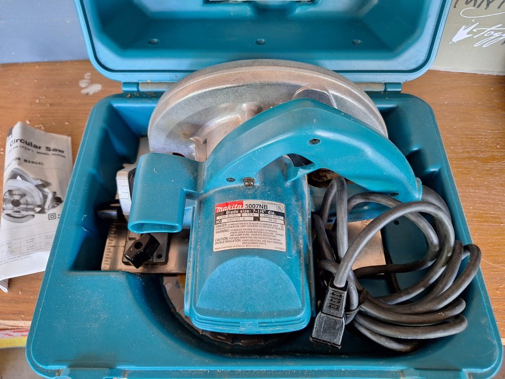 Makita 7.25" Circular Saw, Model 5007NB