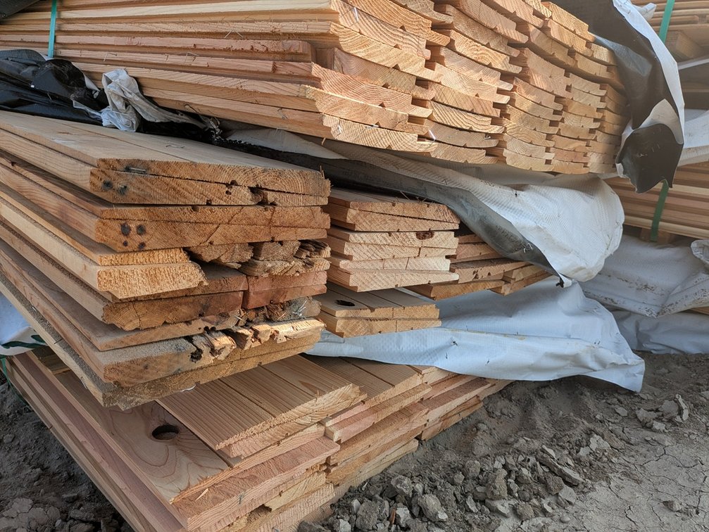 Western Red Cedar 1"x10" Utility Thick Butt Bevel KD R/L, 90 Pieces, 10' to 12' Lengths, 996 Linear Feet, 674 Sq. Ft.